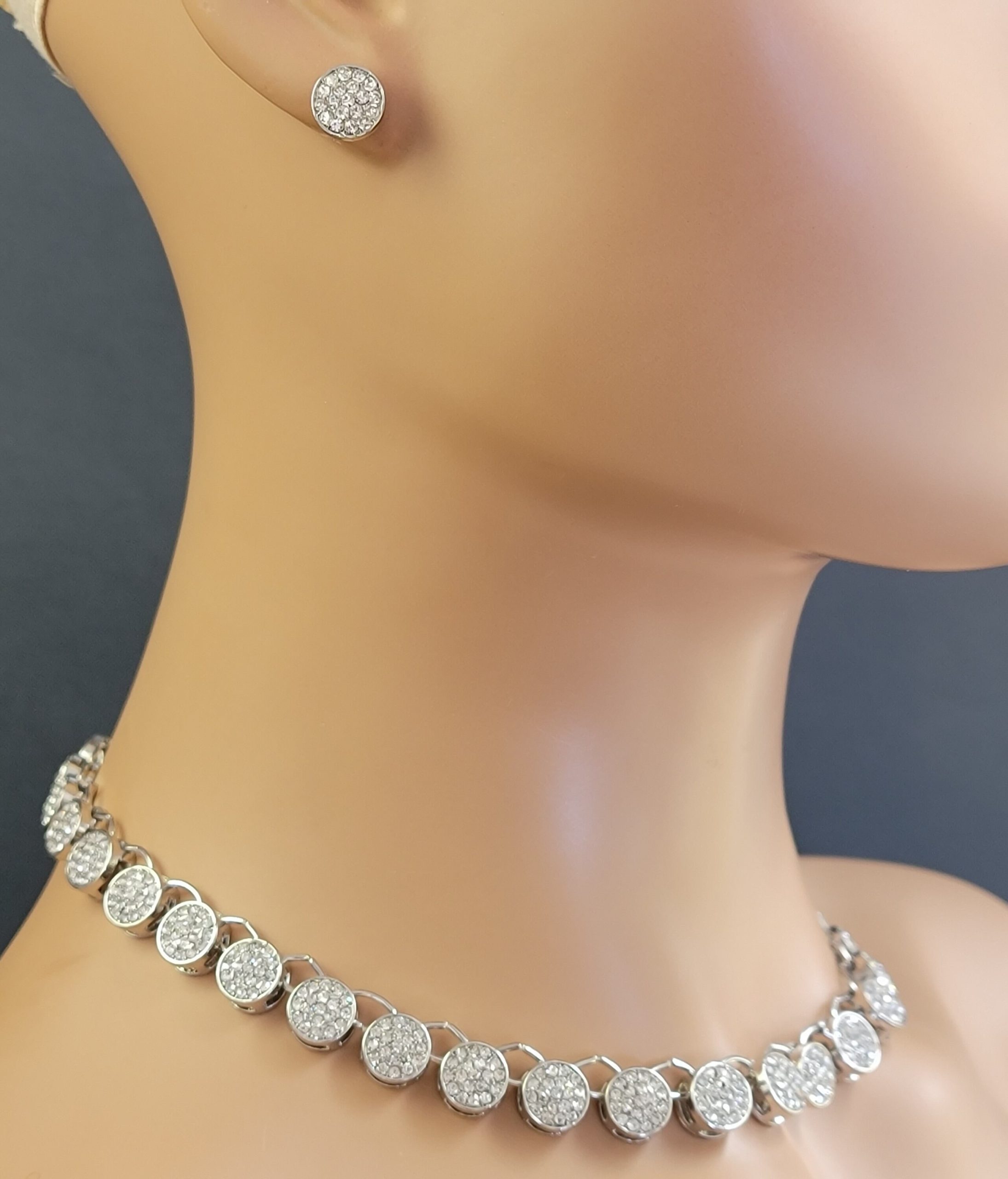 Elegant With Luxurious Sparkling Swarovski Jewelry