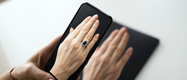 Augmented Reality Jewelry Makes Online Jewelry Popular